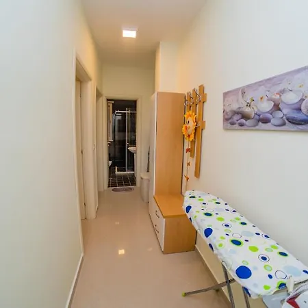 Apartment Gjiri I Lalzit - Savita - Kompleksi Turistik Lura 2 *