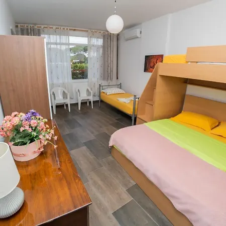 Gjiri I Lalzit - Savita - Kompleksi Turistik Lura 2 *