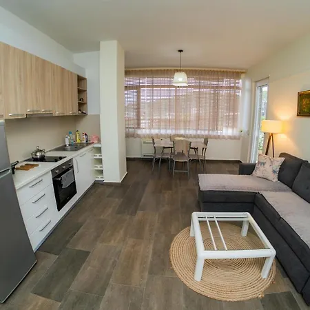 Apartment Gjiri I Lalzit - Savita - Kompleksi Turistik Lura 2 *