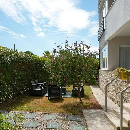 Apartment Gjiri I Lalzit - Savita - Kompleksi Turistik Lura 2 *