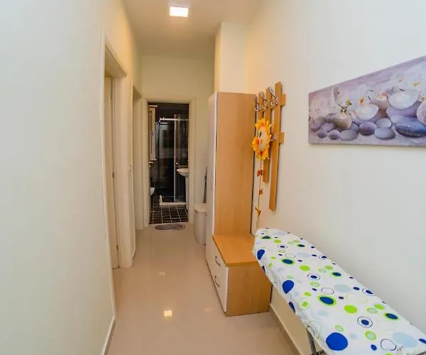 Apartament Gjiri I Lalzit - Savita - Kompleksi Turistik Lura 2 *